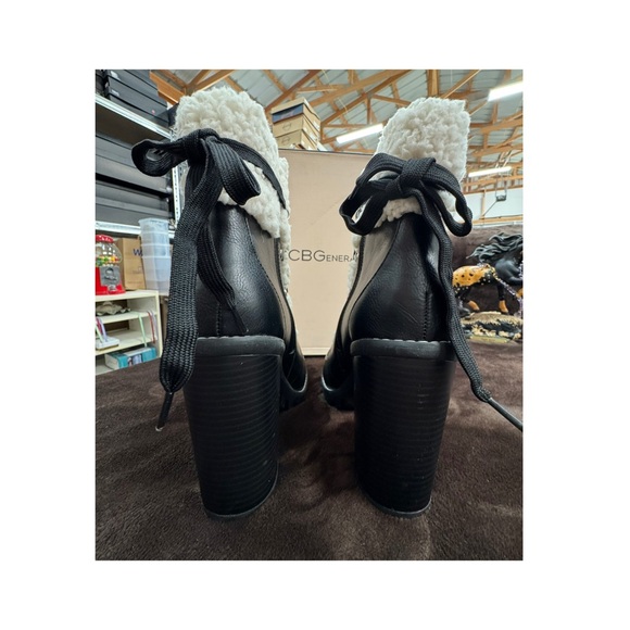 BCBG Black and Cream Heeled Boots 7.5 - Picture 5 of 9